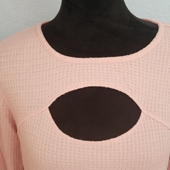 Lifestyle cutout top  - Picture 2 of 5